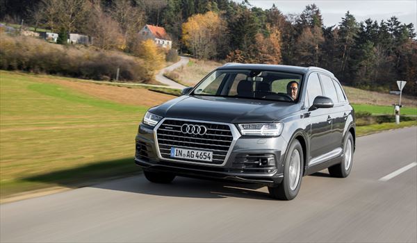 audi-q7_001_R