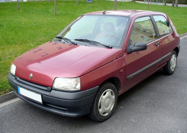 800px-Renault_Clio_I_Phase_II_Dreitürer_RN