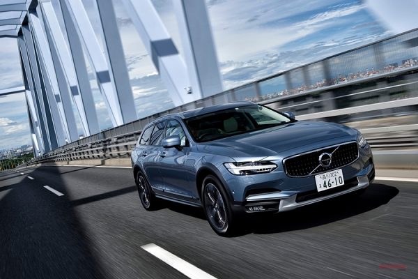 feature-volvo-xc60-cross-country_180912_01