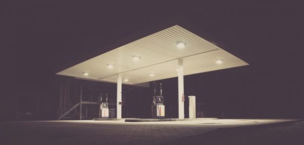 filling-station-1839760_640