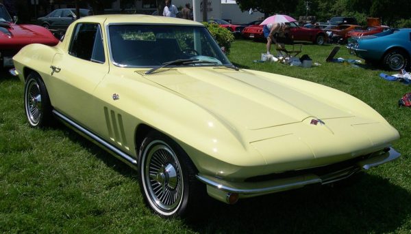 1280px-1965_Chevrolet_Corvette_front