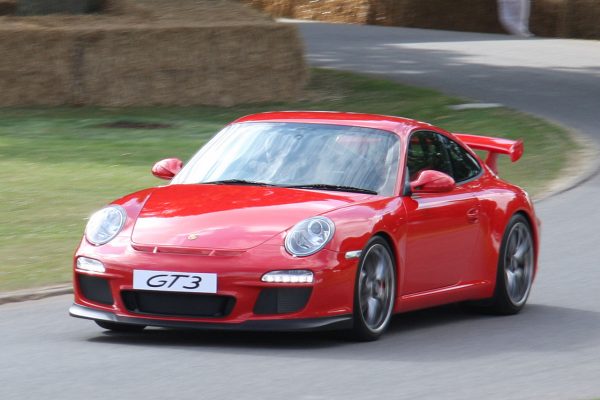 1280px-2009-07-05_red_Porsche_997_GT3_(MY_2010)_Goodwood