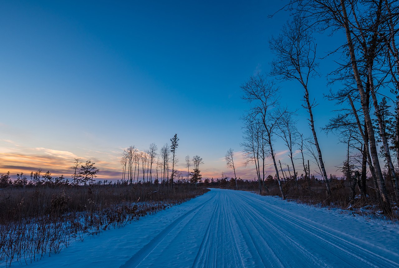 1280px-Tire_tracks_in_the_snow_-_blue_hour_at_St._Croix_State_Park_25334373617