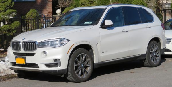 1920px-2016_BMW_X5_xDrive35i_(US)_front_3.9.18