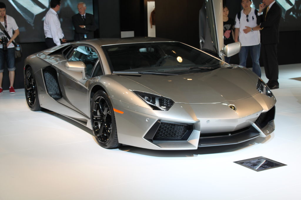 Lamborghini_Aventador_(15490070453)[1]