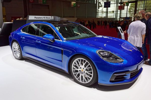 Porsche_Panamera_4S_diesel_-_Mondial_de_l'Automobile_de_Paris_2016_-_001