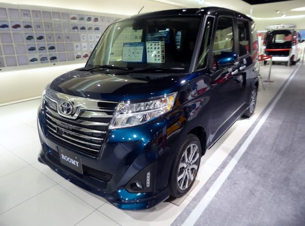 Toyota_ROOMY_CUSTOM_G-T_(DBA-M900A-AGBVJ)_front