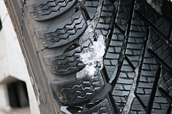 winter-tires-3198543_640