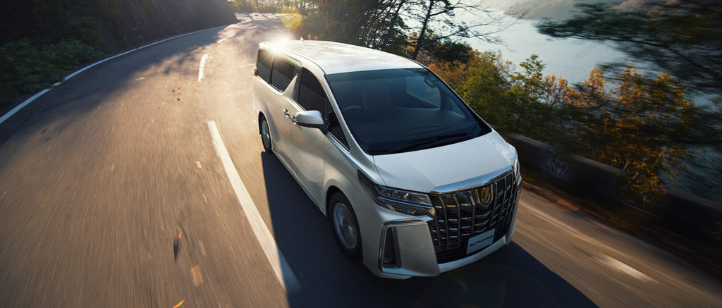 高級ミニバンとセダンを比較 おすすめは どっちが欲しい Fourel フォーエル