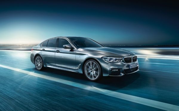 Bmw5シリーズの燃費ってどう ハイブリットやディーゼルもあるけどおすすめはどれ Fourel フォーエル