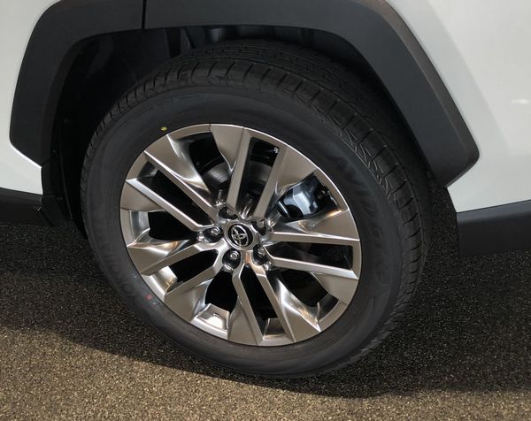 新型rav4ホイールタイヤ