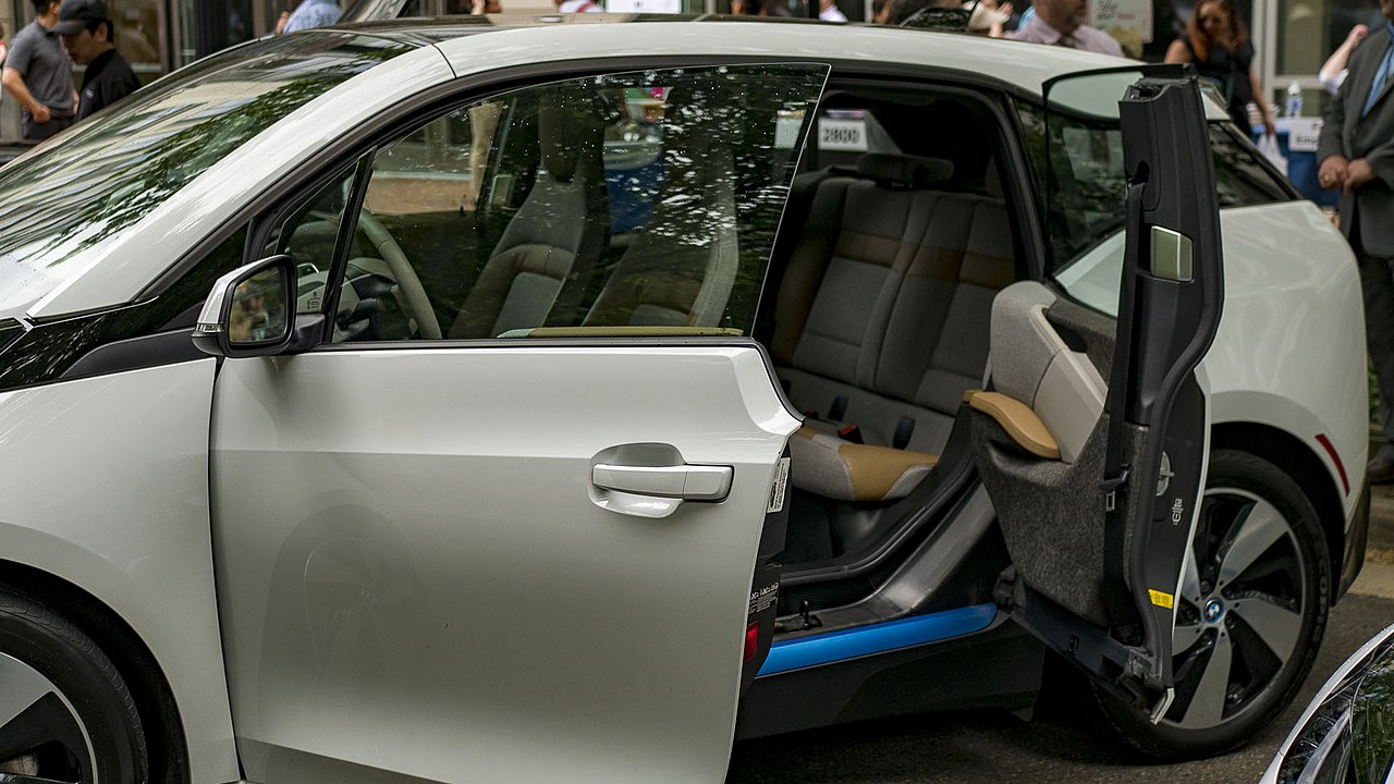 Bmw I3中古価格 中古相場 新古車はどのくらいの相場なの Fourel フォーエル