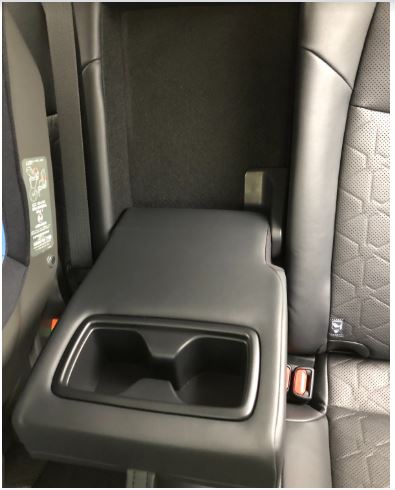 RAV4後部座席ドリンクホルダー